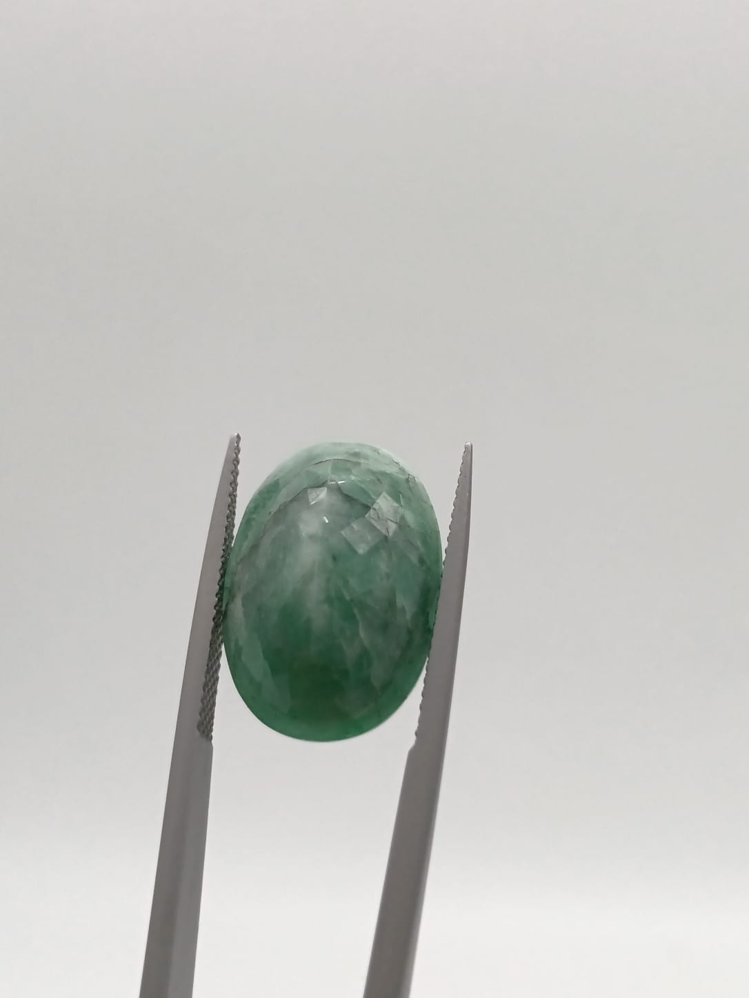 Esmeralda brasileña ovalada de 14.62ct