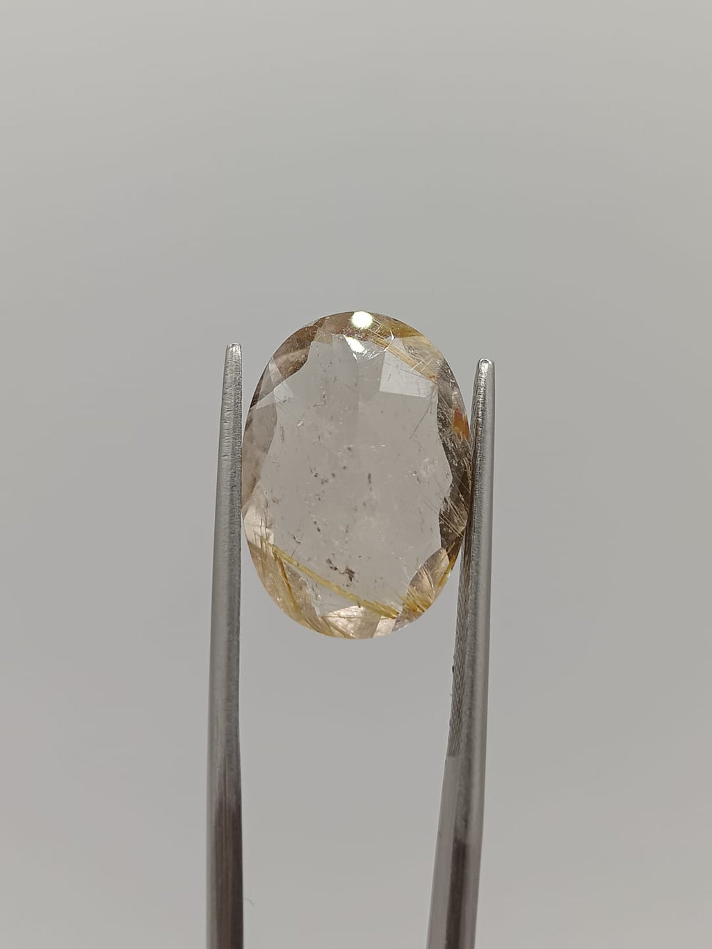 Cuarzo rutilado ovalado de 8.70ct