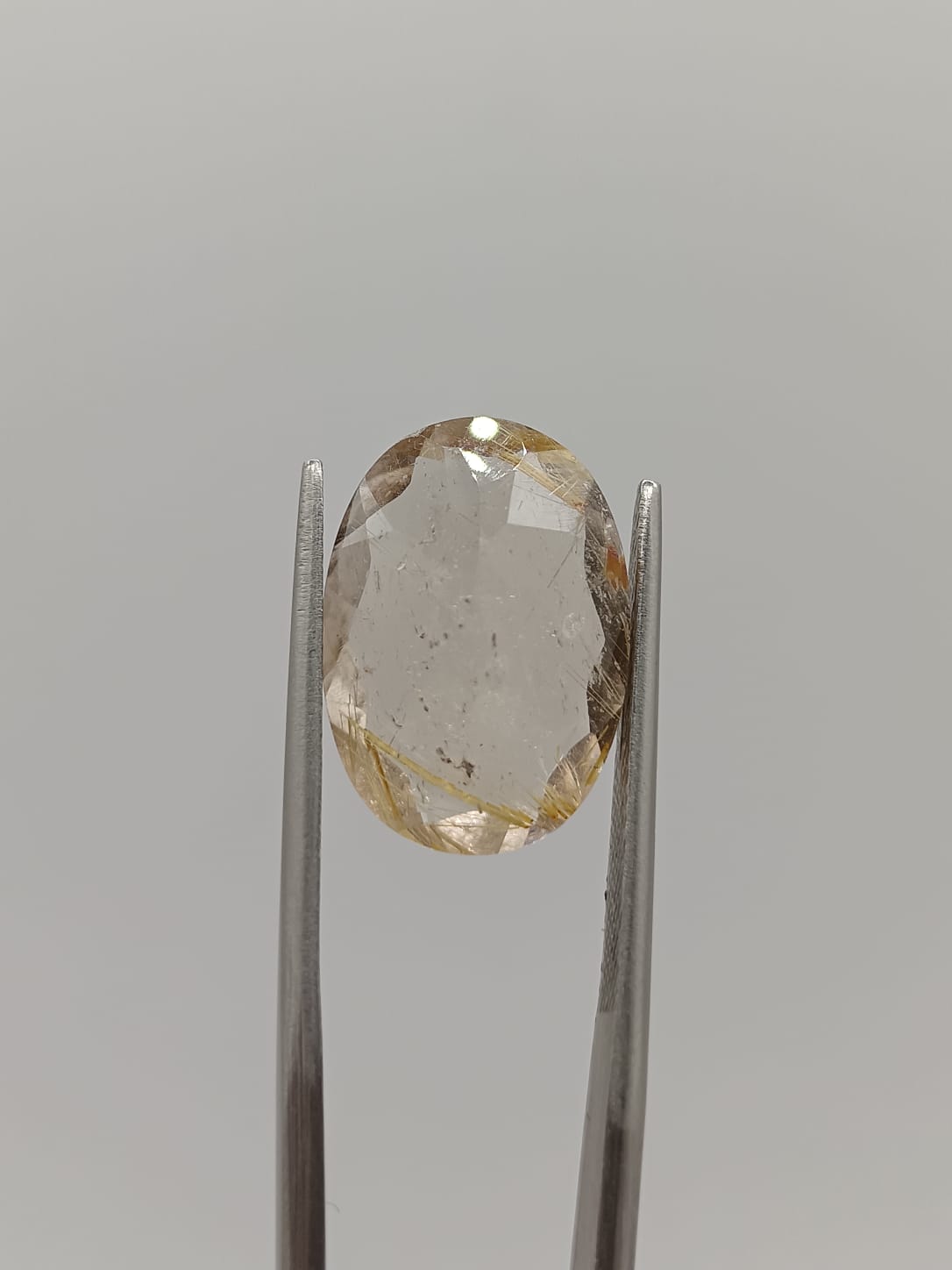 Cuarzo rutilado ovalado de 8.70ct
