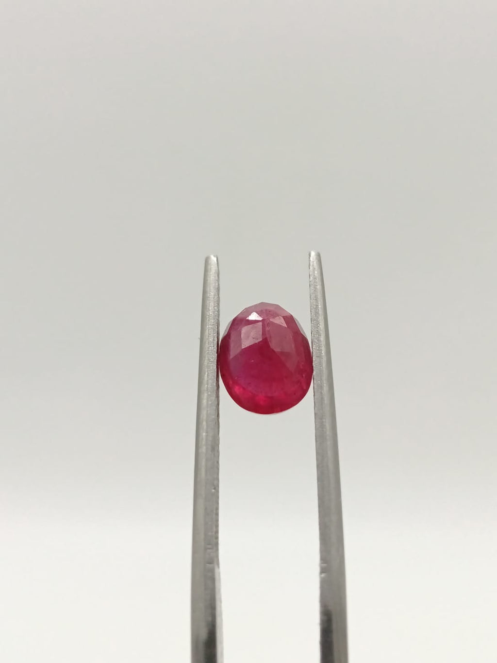 Rubí ovalado de 2.00ct