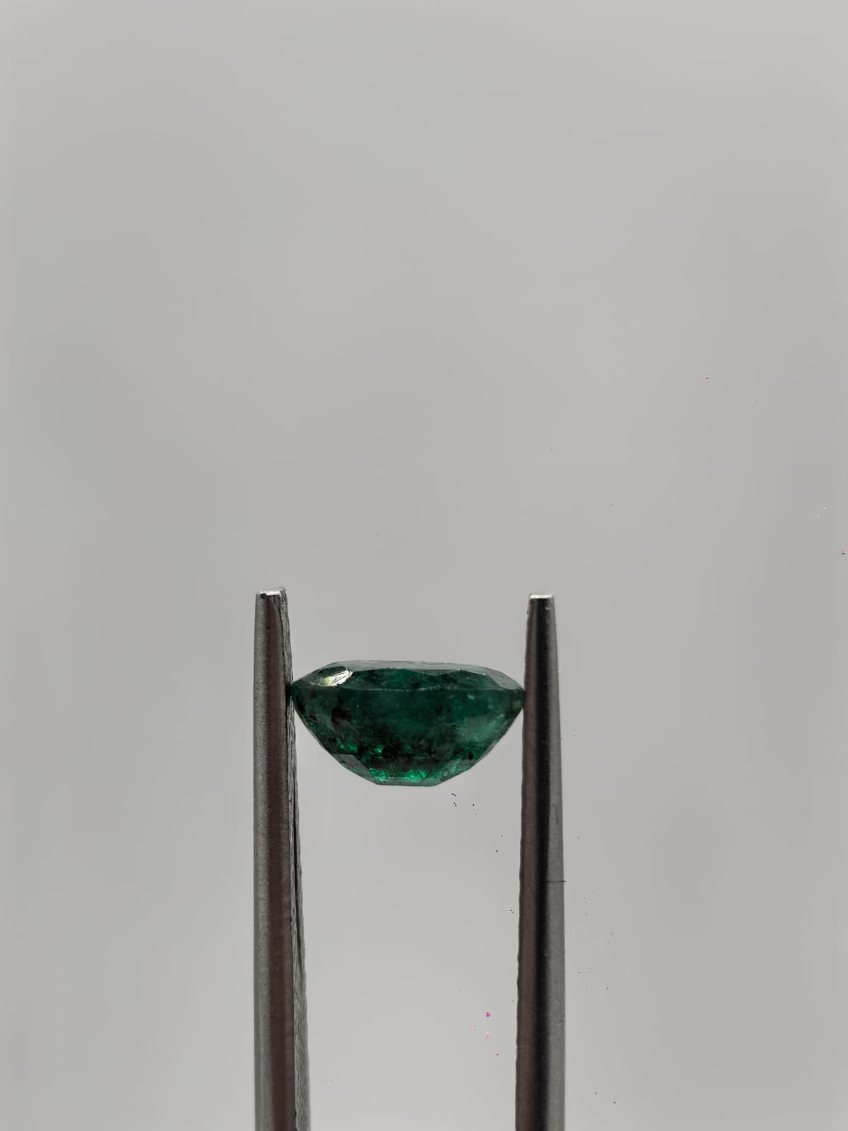 Esmeralda colombiana ovalada de 0.89ct