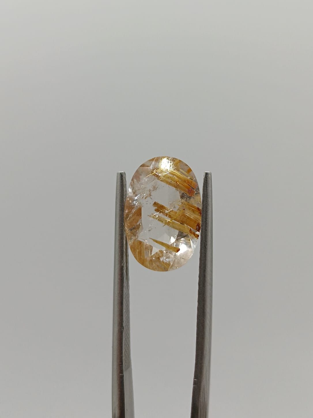 Cuarzo rutilado ovalado de 3.38ct