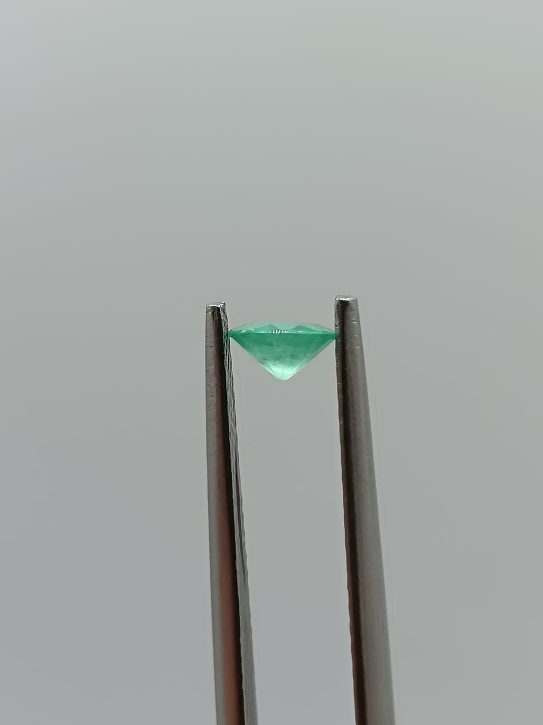 Esmeralda colombiana circular de 0.21ct