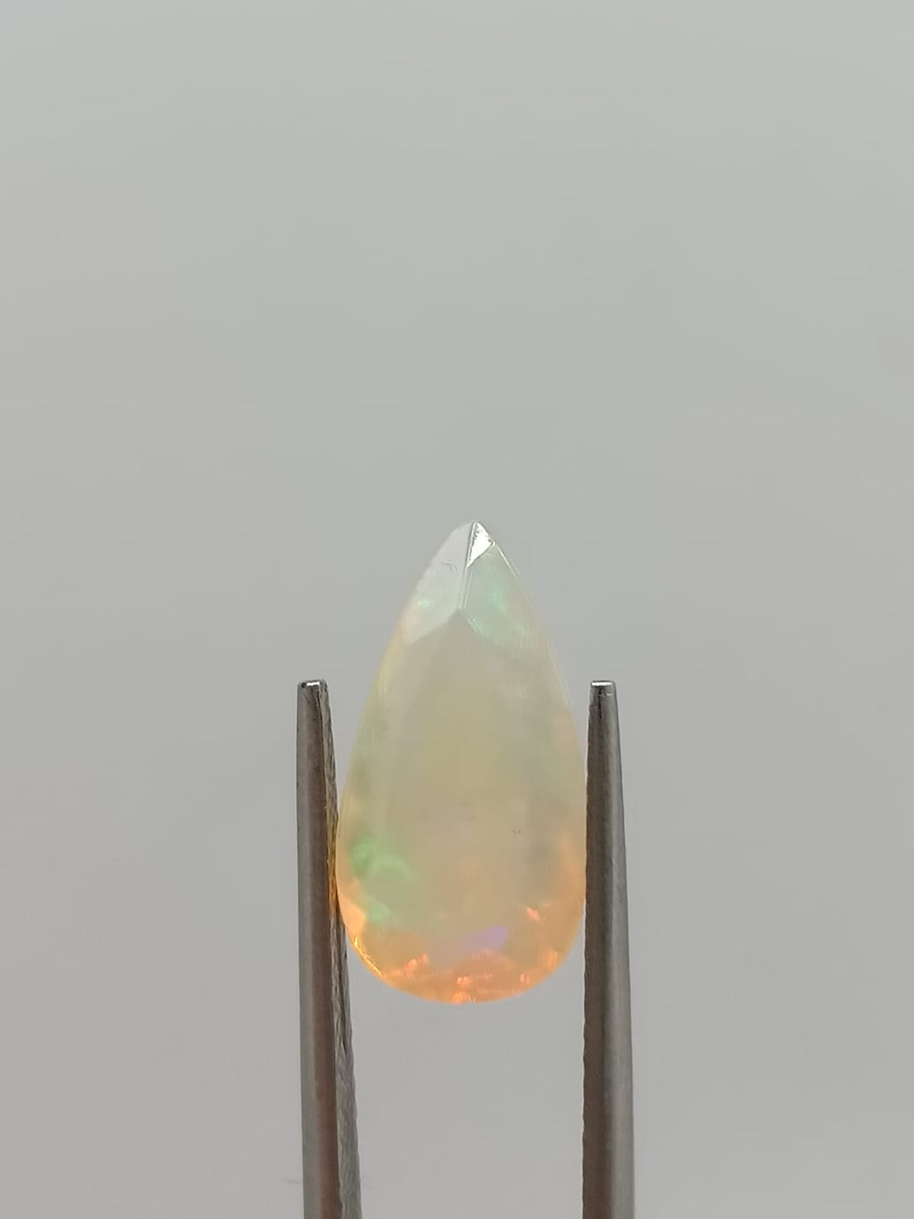 Ópalo forma de gota de 2.37ct