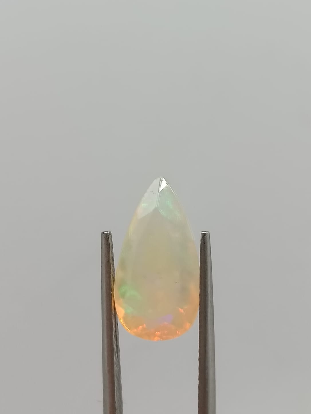 Ópalo forma de gota de 2.37ct