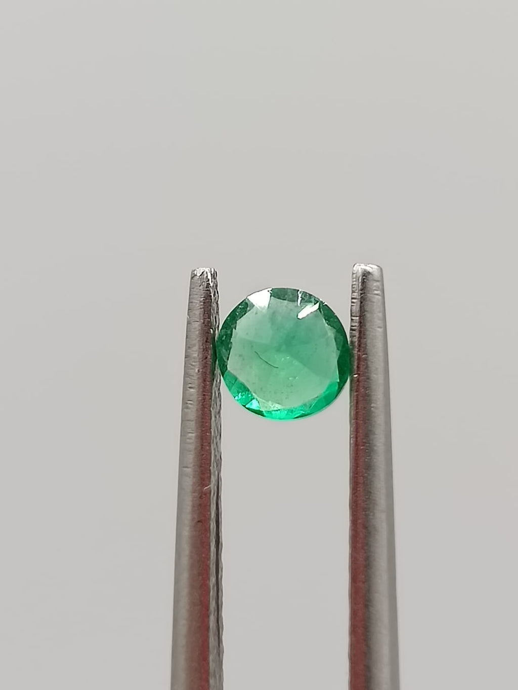 Esmeralda colombiana circular de 0.22ct