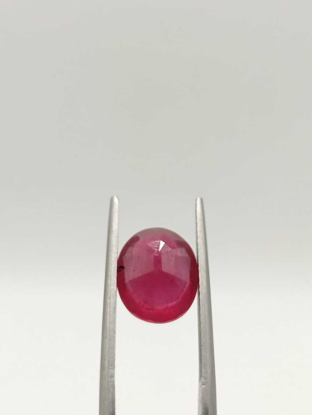 Rubí ovalado de 4.93ct