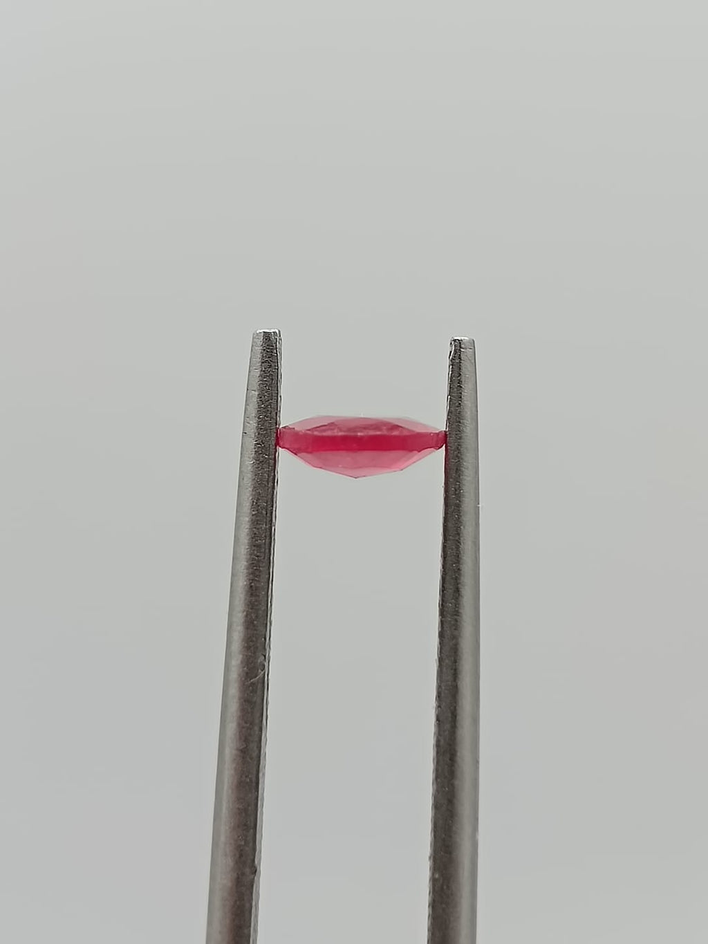 Rubí ovalado de 0.74ct