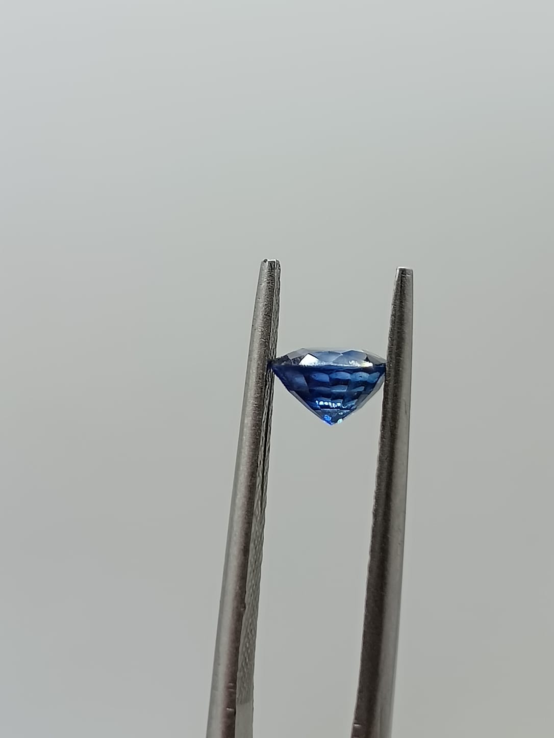 Zafiro ovalado de 1.02ct