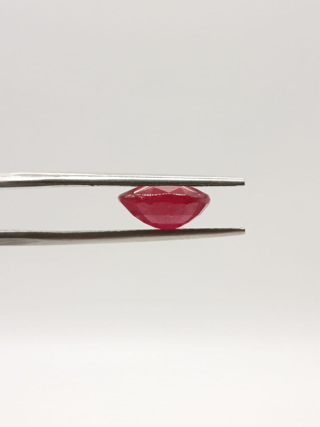 Rubí ovalado de 3.57ct