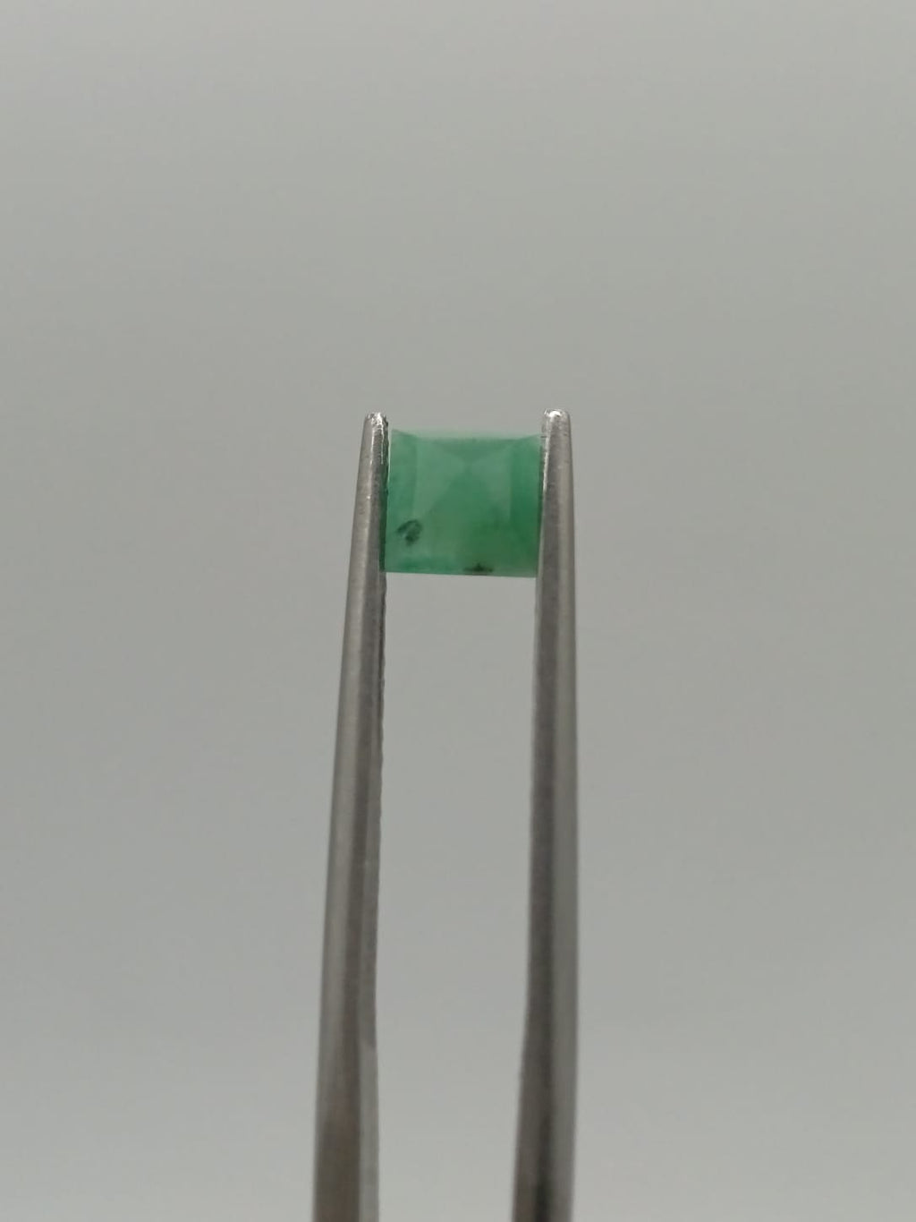 Esmeralda brasileña cuadrada de 0.68ct
