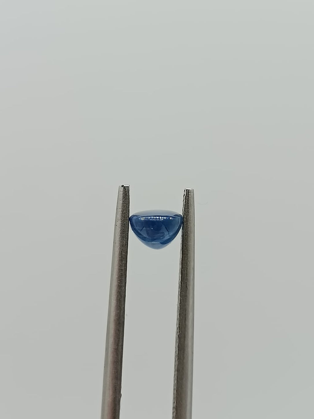 Zafiro ovalado de 0.84ct