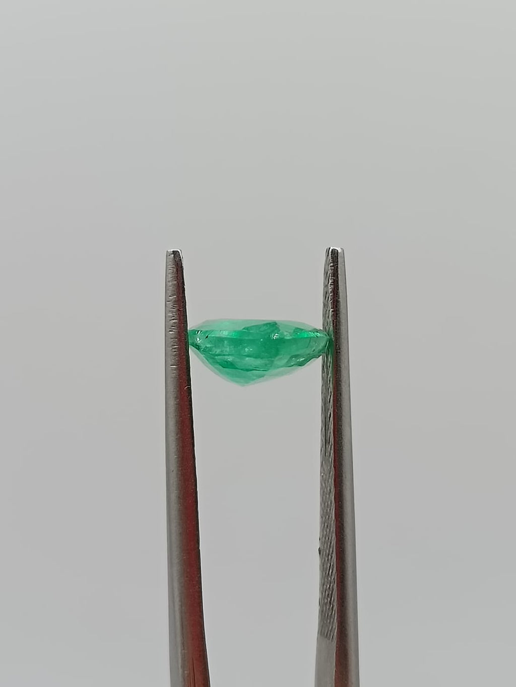 Esmeralda colombiana forma de gota de 1.98ct