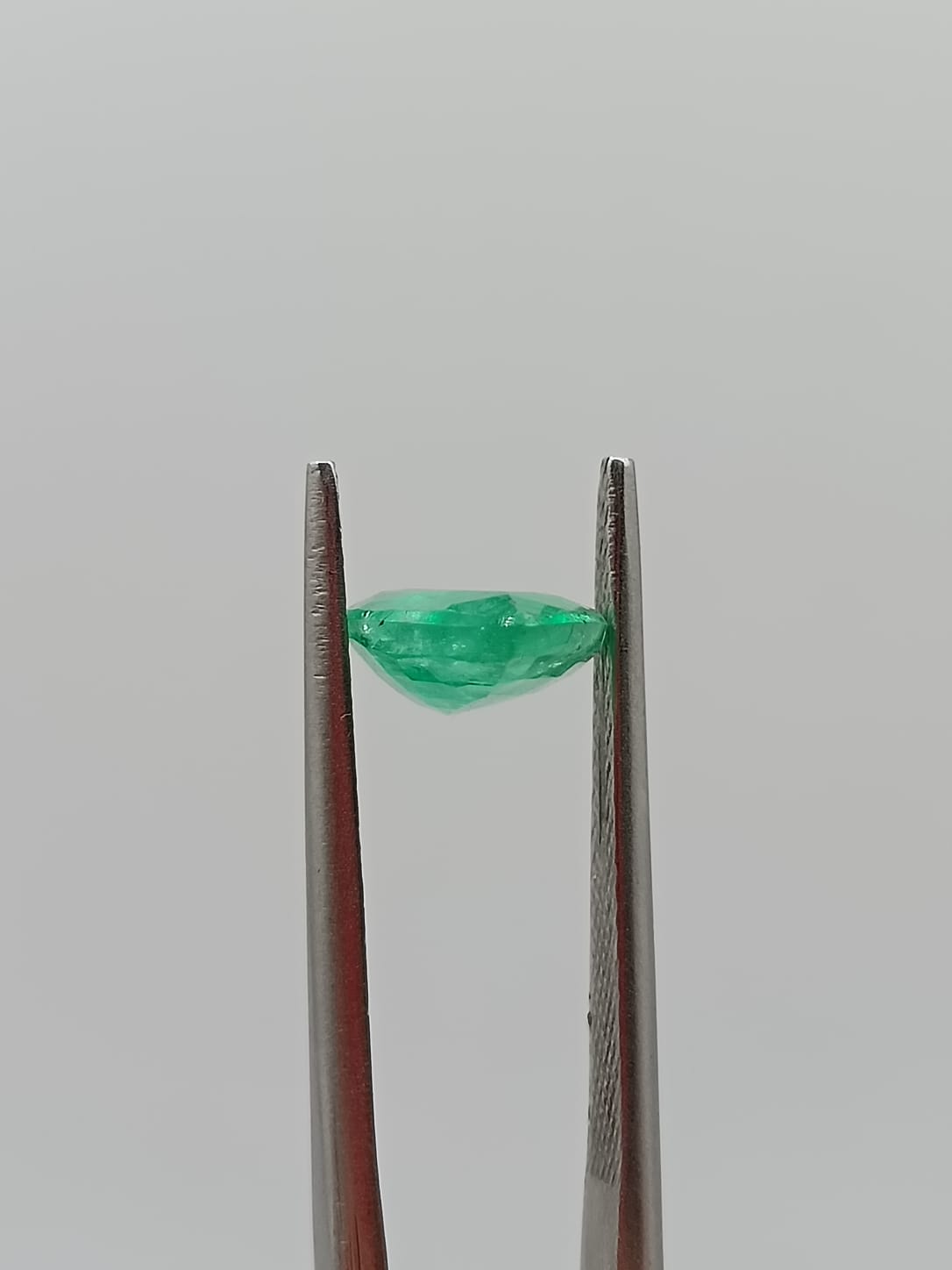 Esmeralda colombiana forma de gota de 1.98ct