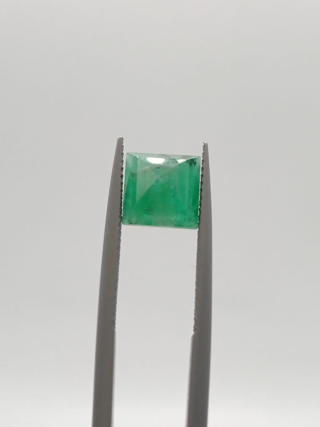 Esmeralda brasileña cuadrada de 2.57ct