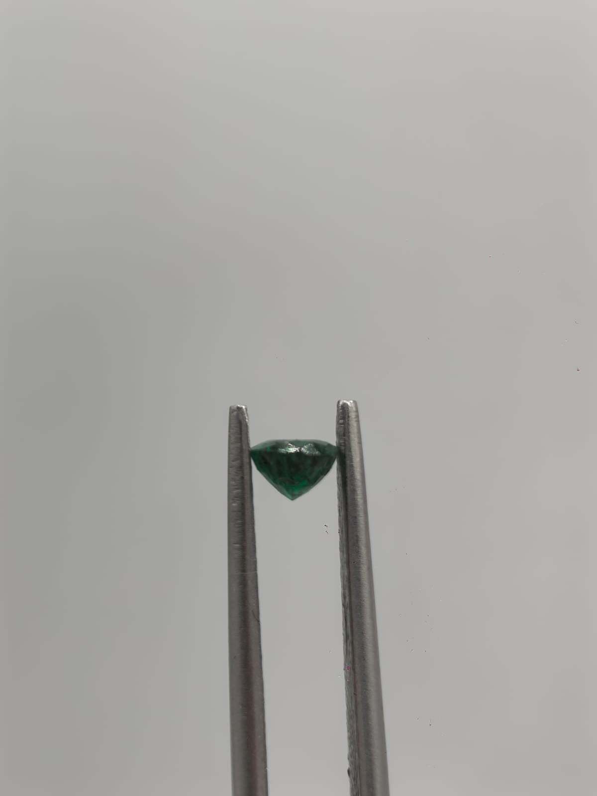 Esmeralda colombiana oval de 0.37ct