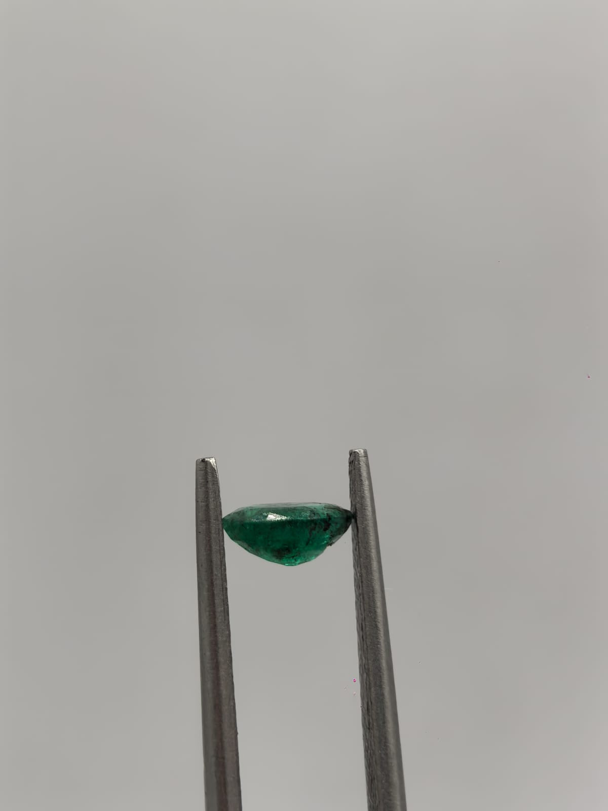 Esmeralda colombiana oval de 0.37ct