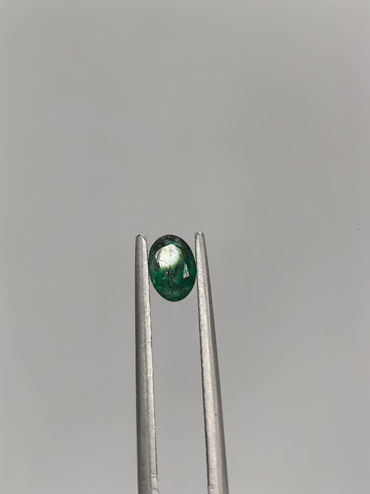 Esmeralda colombiana oval de 0.37ct