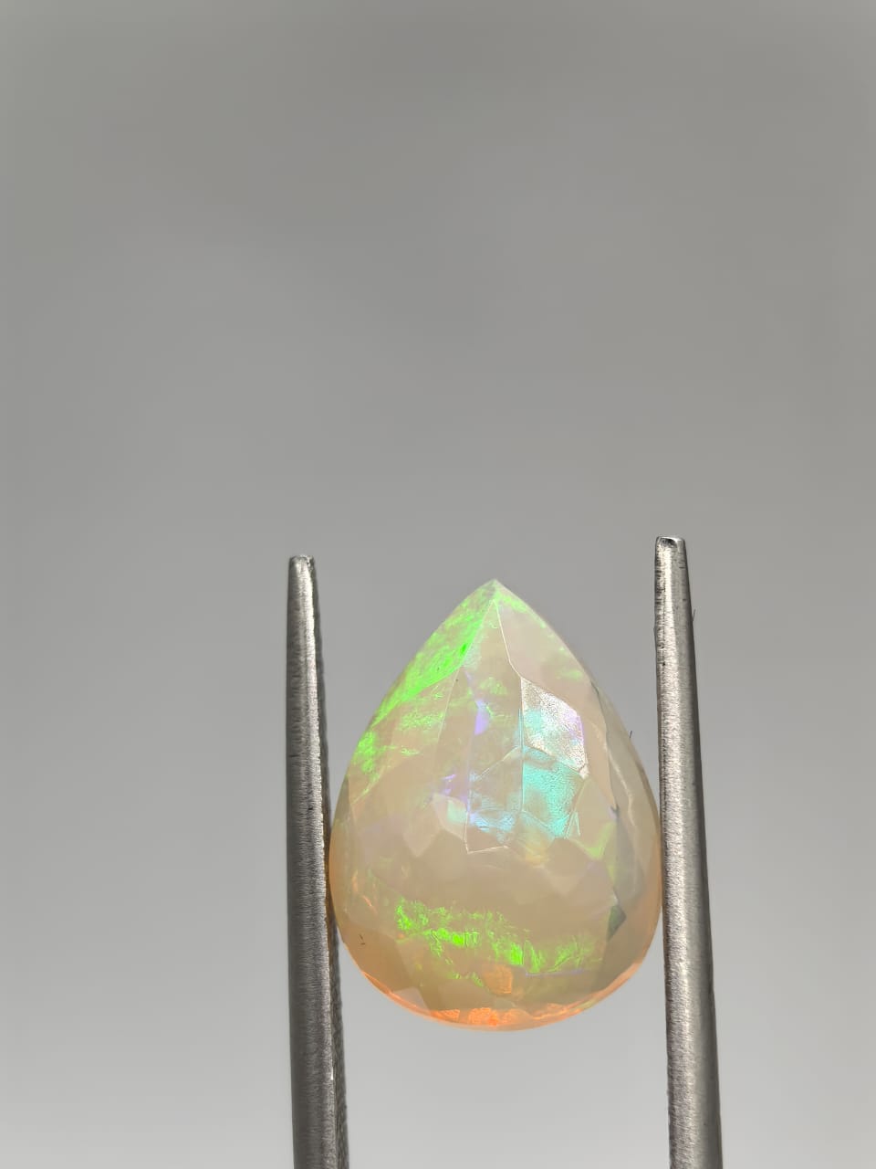 Ópalo forma de gota de 2.98ct