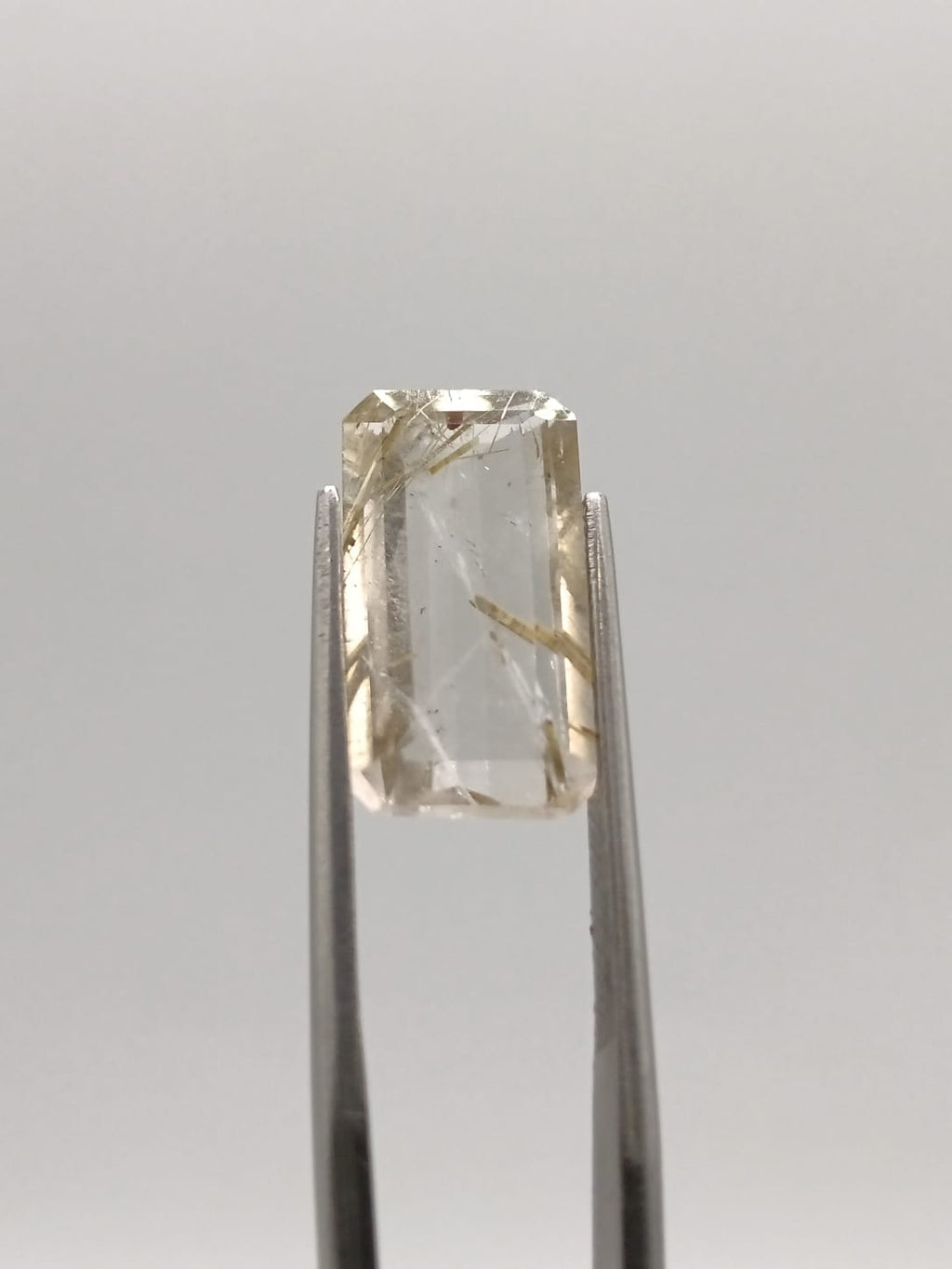 Cuarzo rutilado rectangular de 7.49ct
