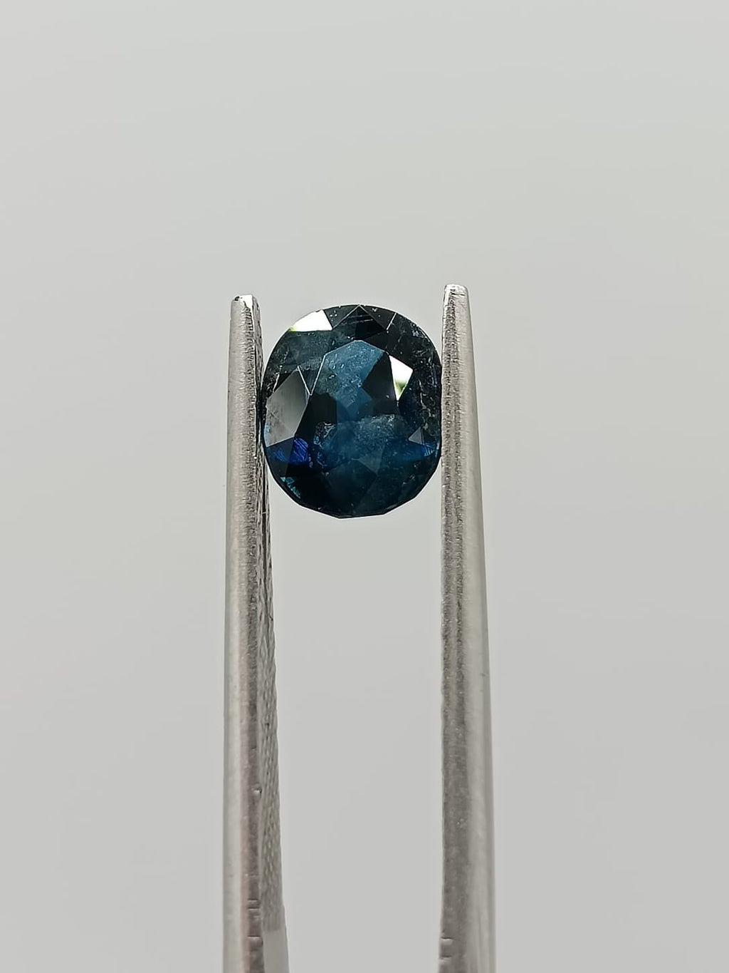 Zafiro ovalado de 1.81ct