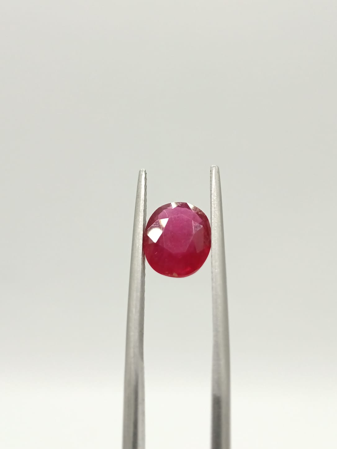 Rubí ovalado de 1.75ct