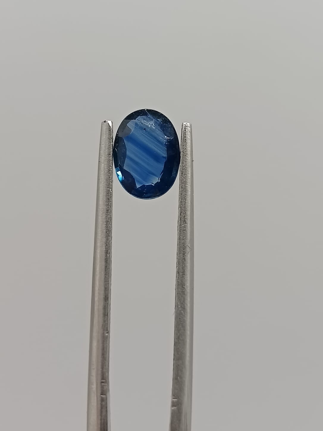 Zafiro ovalado de 0.75ct