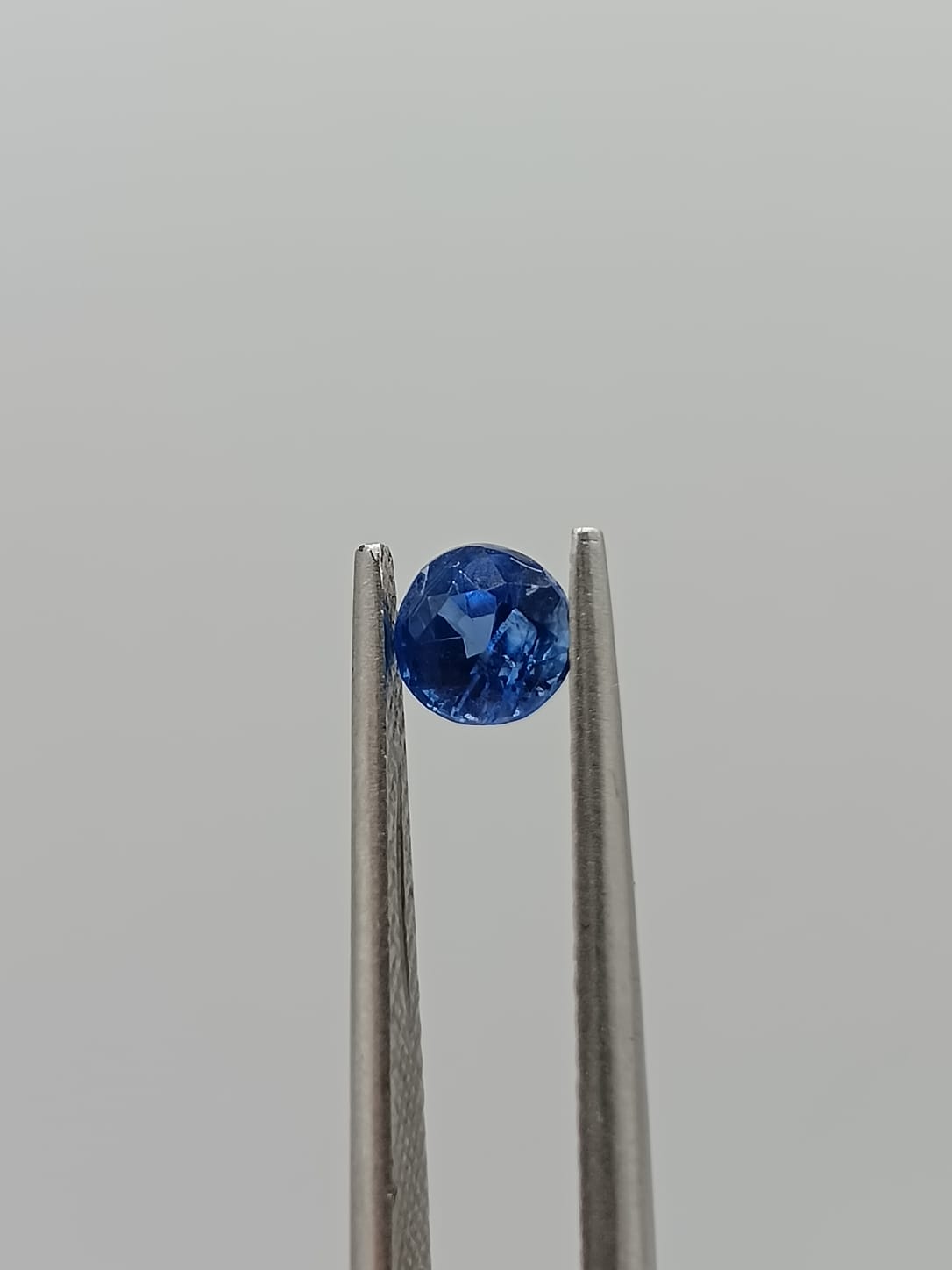 Zafiro circular de 0.65ct