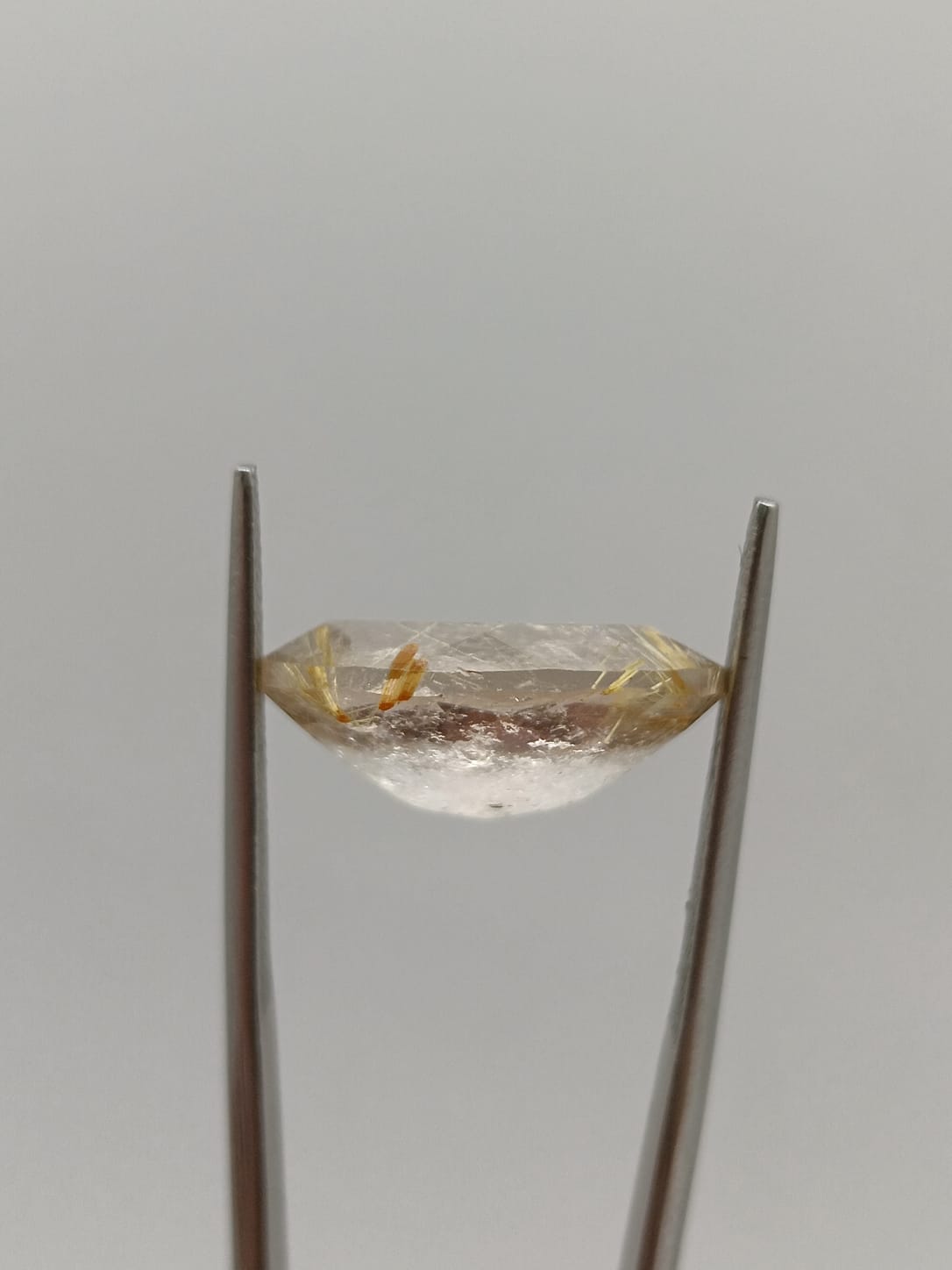 Cuarzo rutilado ovalado de 8.70ct