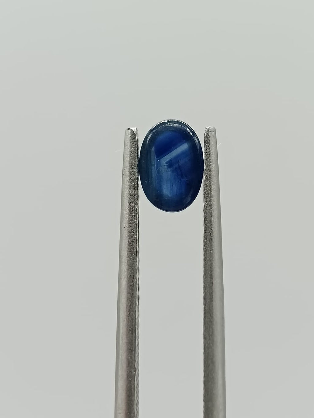 Zafiro ovalado de 0.93ct