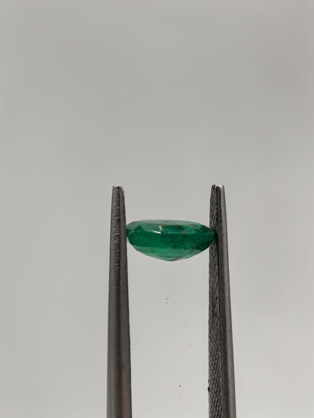 Esmeralda colombiana oval de 0.89ct