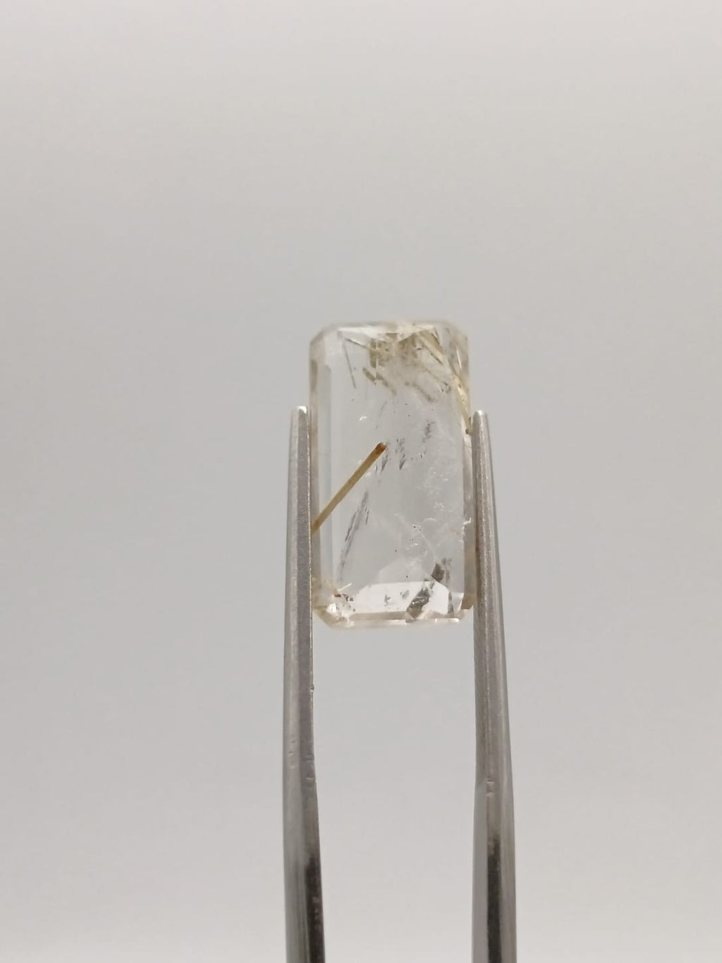 Cuarzo rutilado rectangular de 7.49ct
