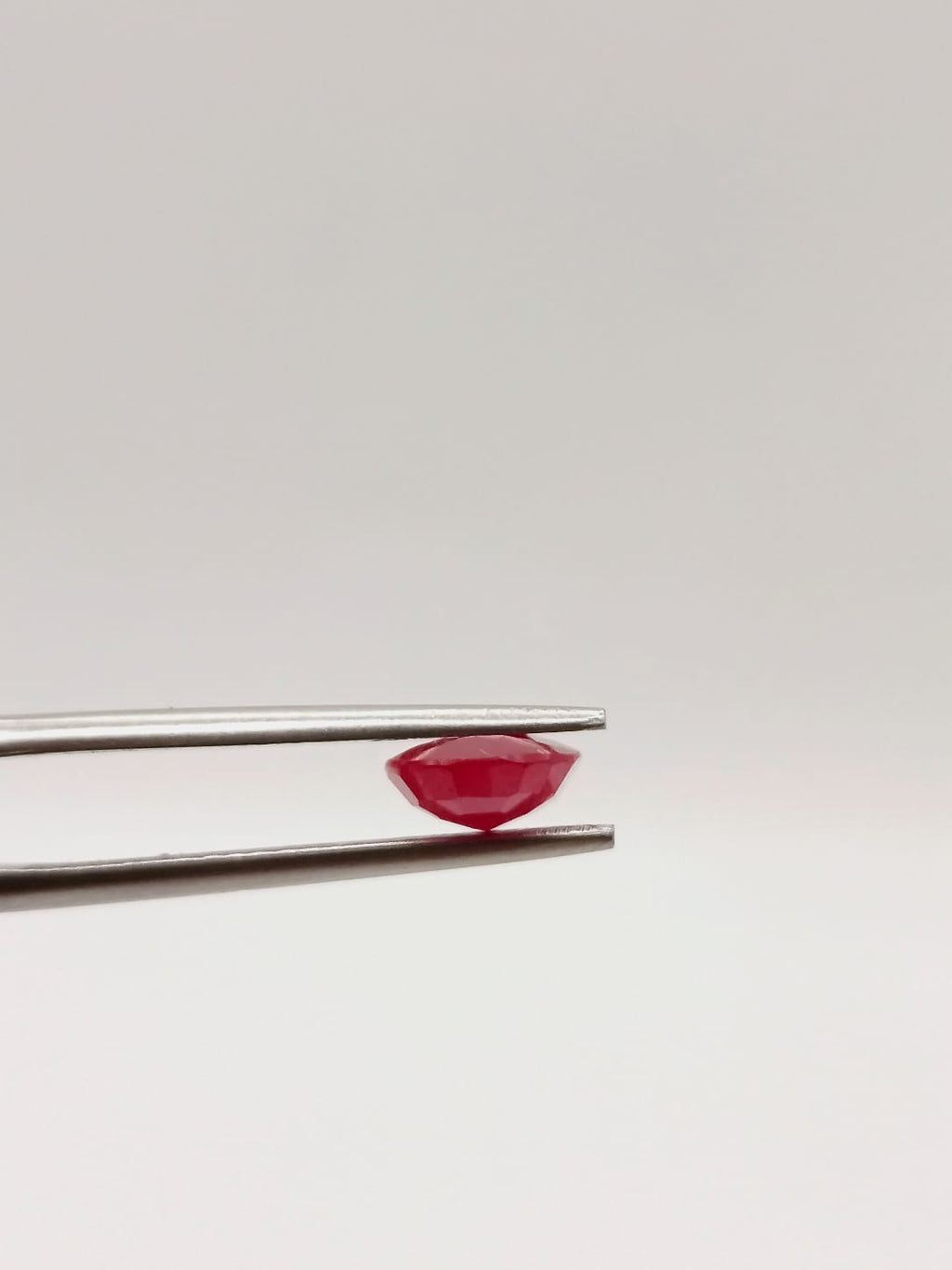 Rubí ovalado de 2.15ct