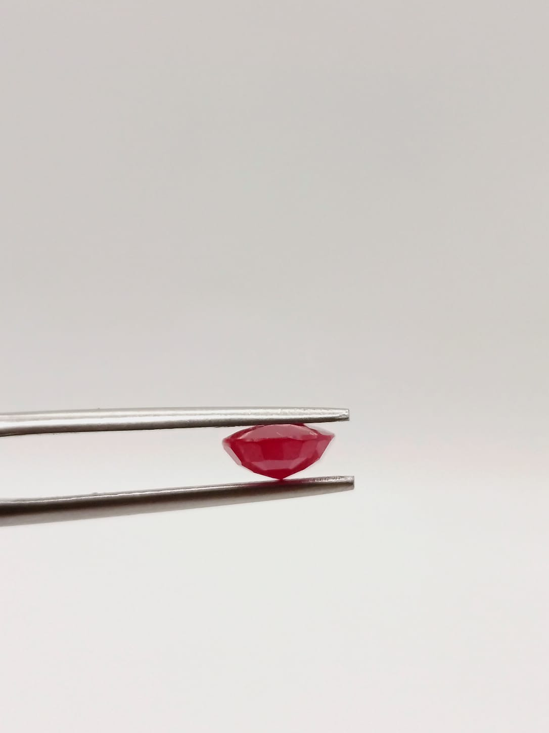 Rubí ovalado de 2.15ct