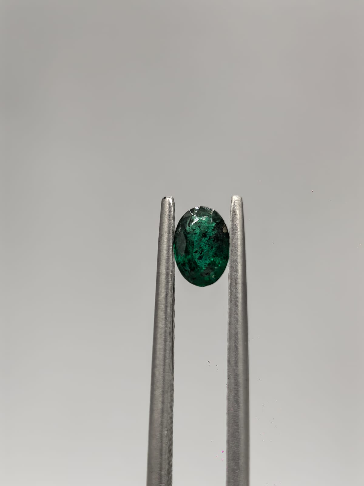 Esmeralda colombiana ovalada de 0.35ct