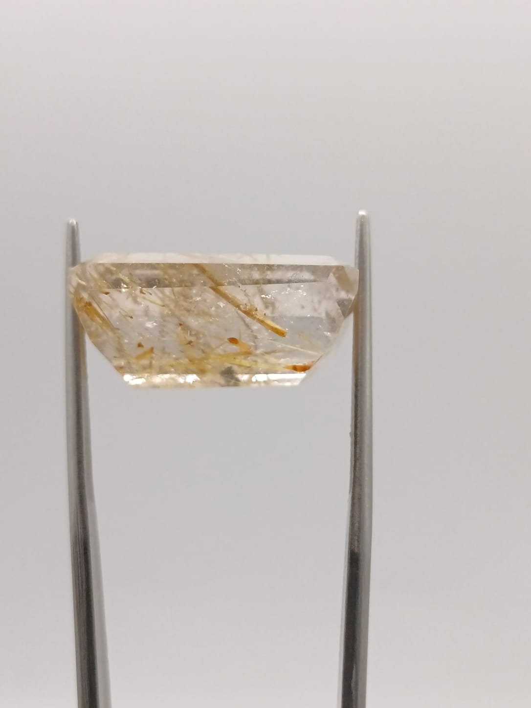 Cuarzo rutilado rectangular de 21.85ct