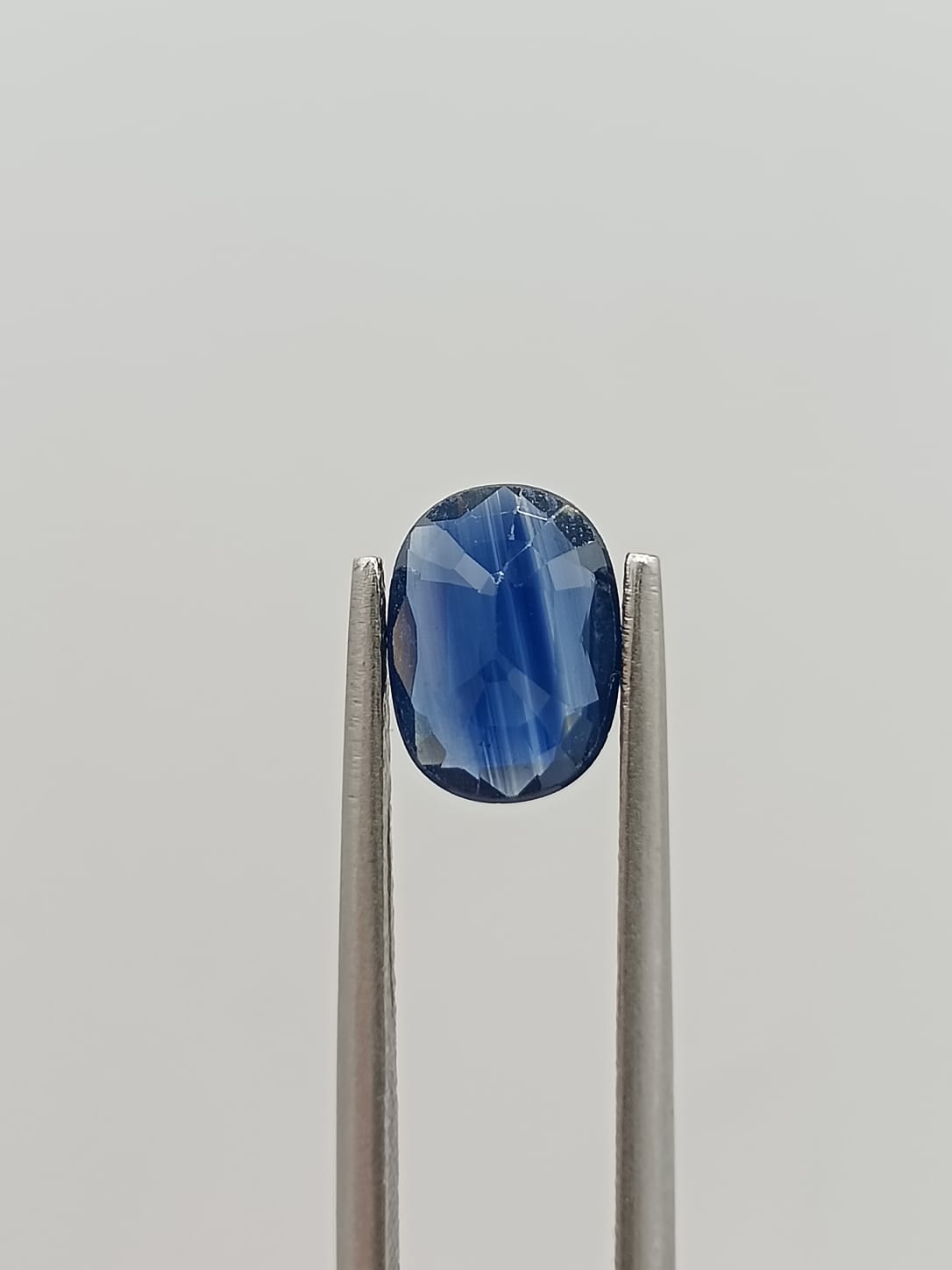 Zafiro ovalado de 1.21ct