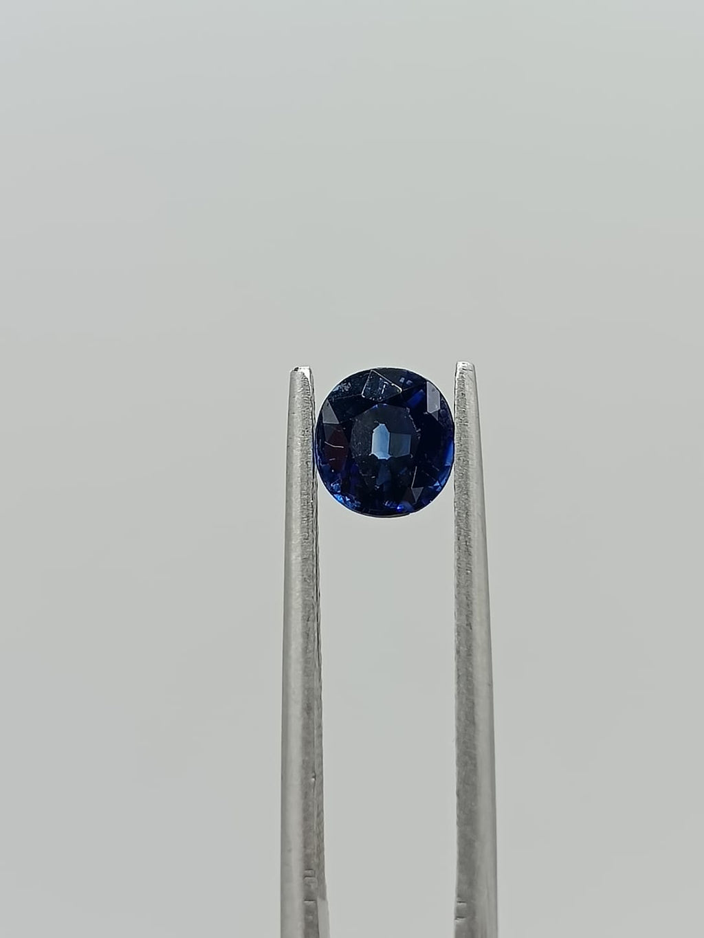 Zafiro ovalado de 1.02ct
