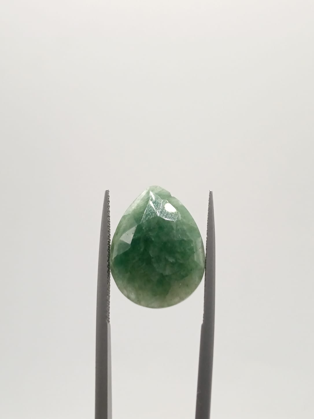 Esmeralda brasileña  en forma de gota de 9.95ct