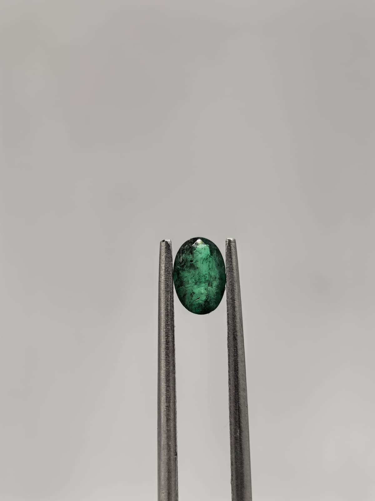 Esmeralda colombiana ovalada de 0.41ct