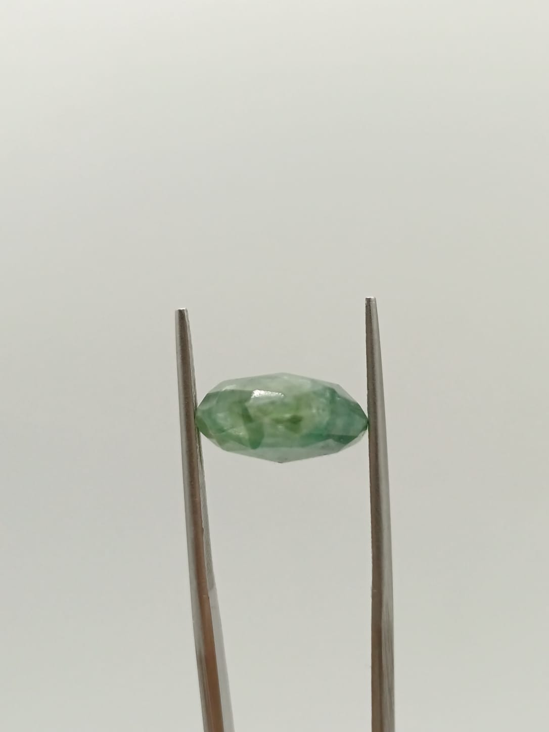 Esmeralda brasileña forma de gota de 9.12ct