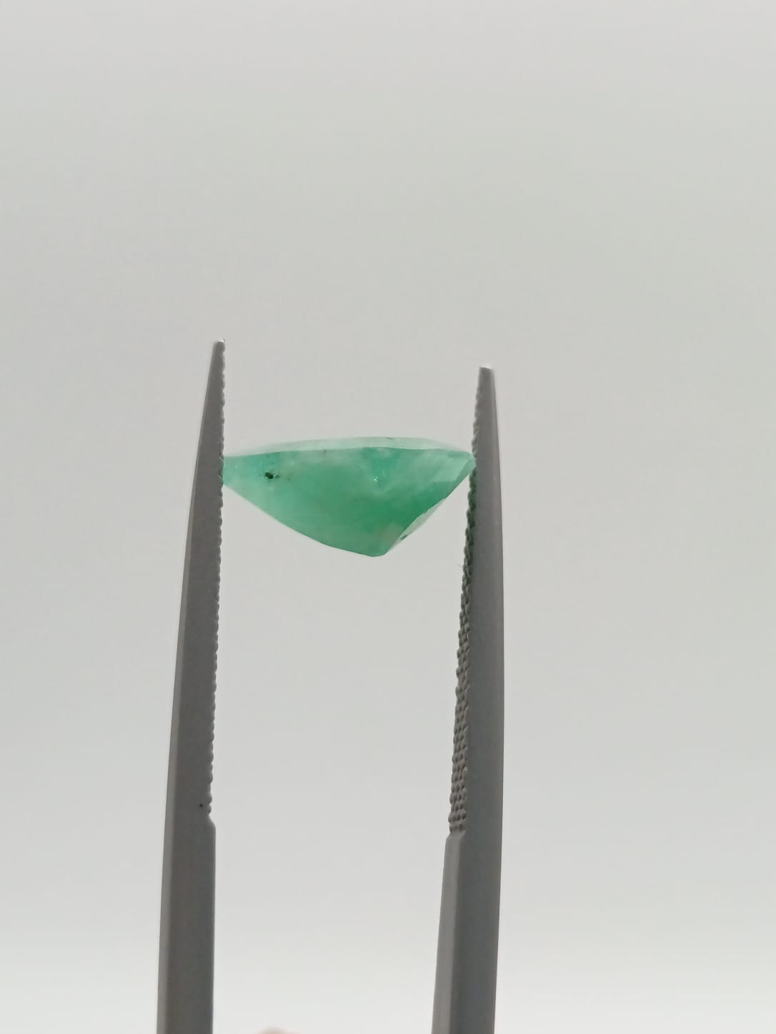 Esmeralda brasileña en forma de gota de 2.22ct