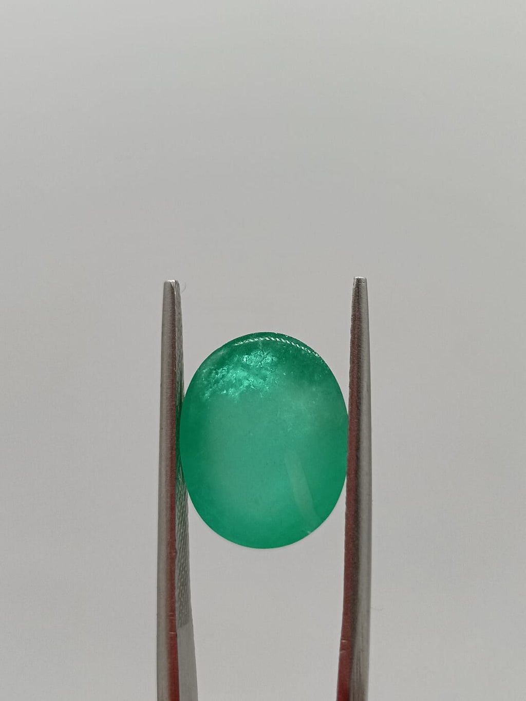 Esmeralda colombiana ovalada de 6.83ct
