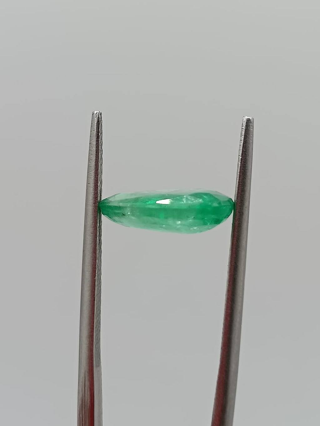 Esmeralda colombiana forma de gota de 1.98ct