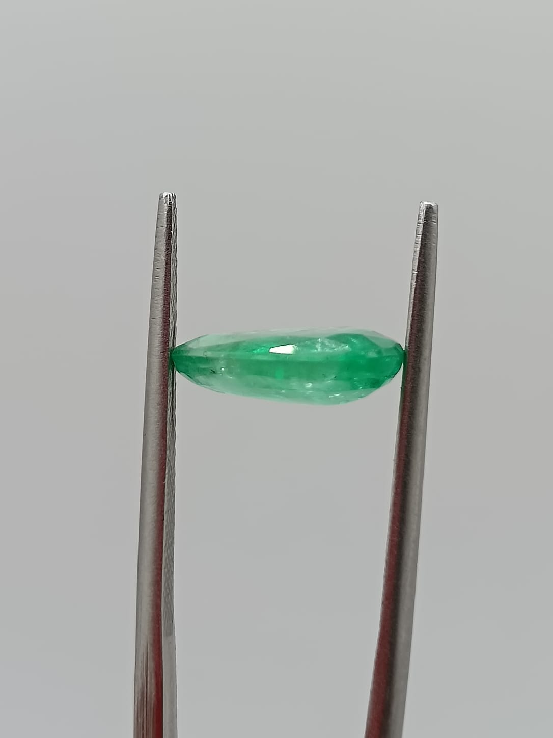 Esmeralda colombiana forma de gota de 1.98ct