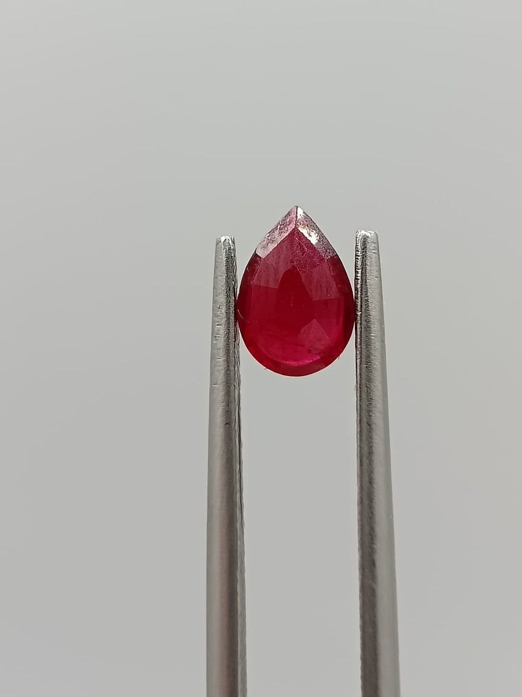 Rubí forma de gota de 0.71ct