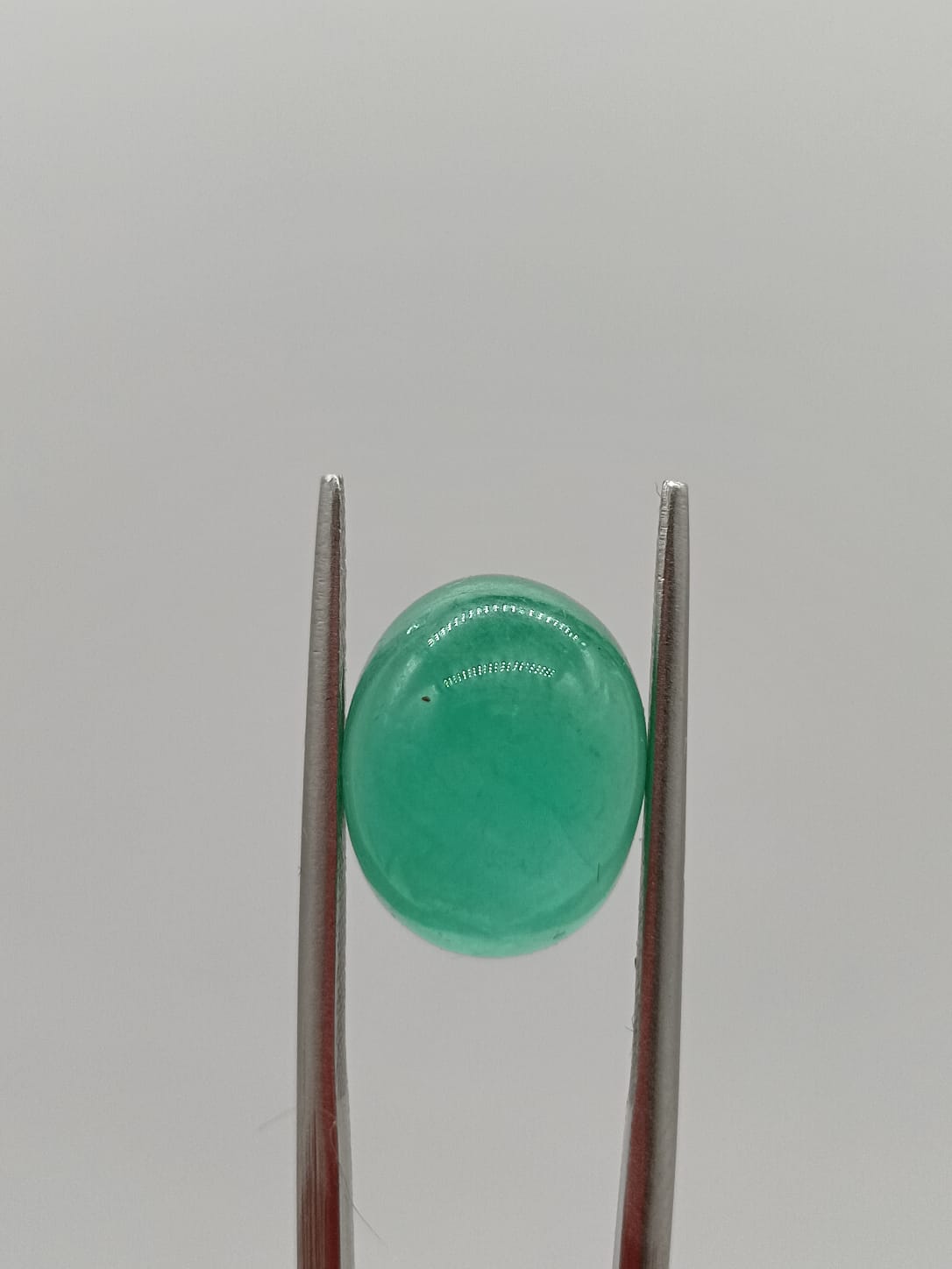 Esmeralda colombiana ovalada de 6.83ct