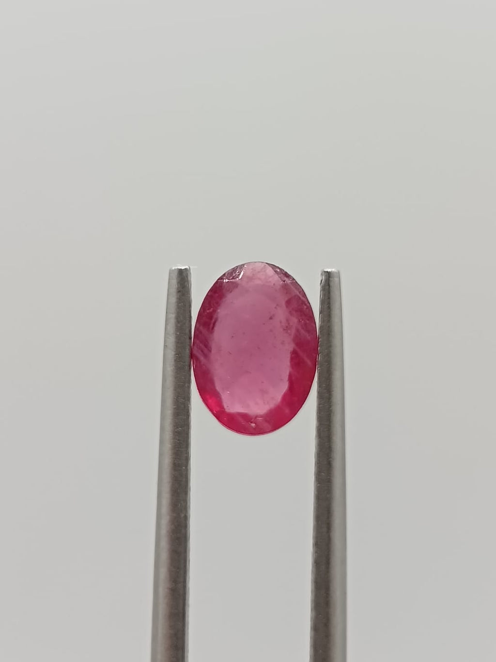 Rubí ovalado de 0.74ct