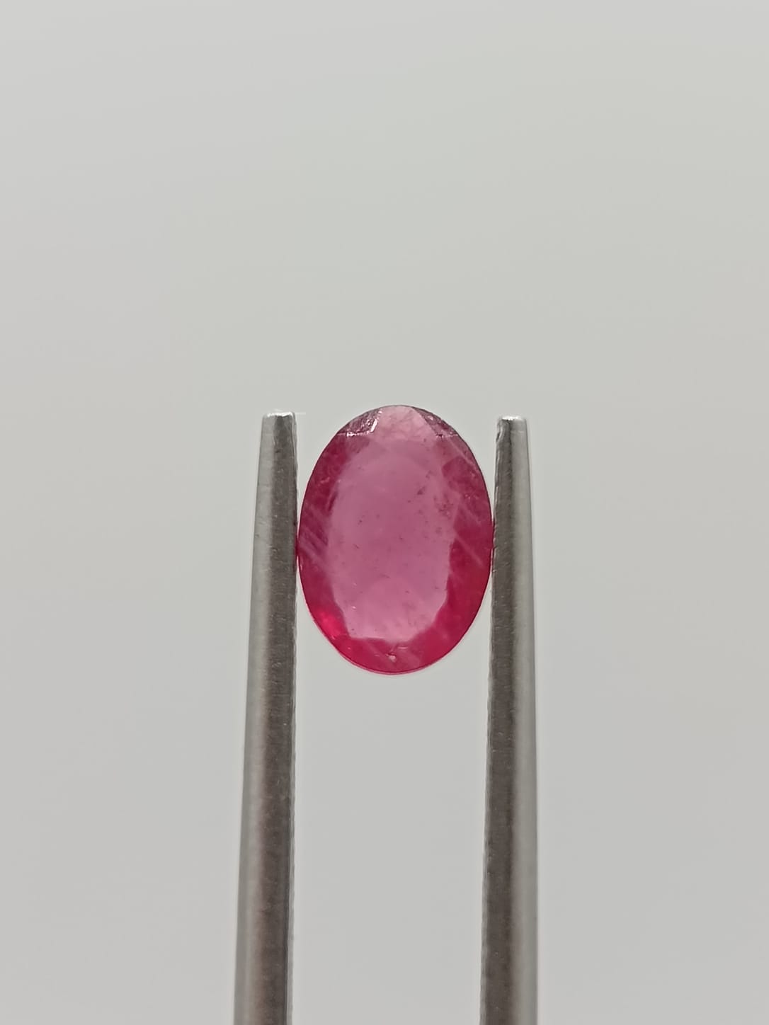 Rubí ovalado de 0.74ct