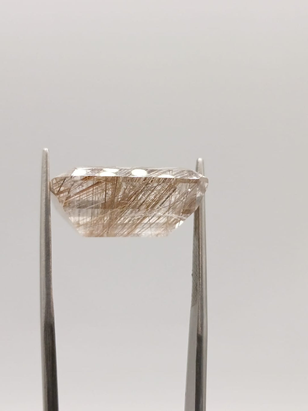 Cuarzo rutilado rectangular de 22.35ct